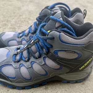 Merrill Boys hiking boots size 6
